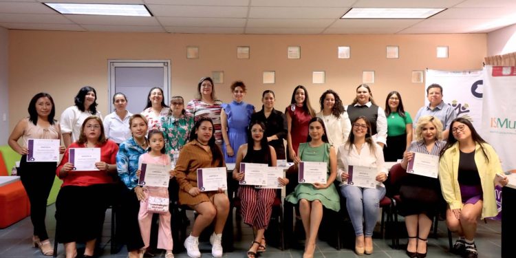 ISMUJERES Y UABCS CLAUSURAN CURSO DE FORMACIÓN PARA MUJERES EMPRENDEDORAS