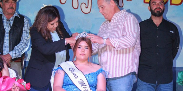 SE REALIZA LA CORONACIÓN DE BRIS YADIRI I COMO REYNA DE LAS FIESTAS TRADICIONALES DE MIGRIÑO 2025