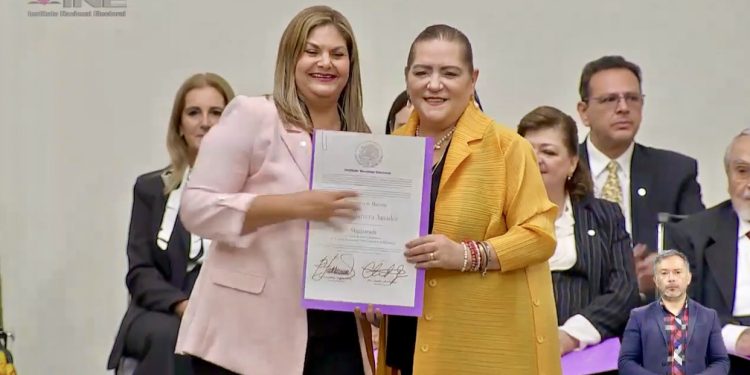 RECIBE CONSTANCIA DE MAYORÍA REBECA BARRERA AMADOR COMO MAGISTRADA ELECTORAL