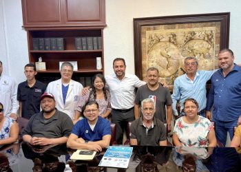 ALCALDE DE LOS CABOS HIZO ENTREGA DE APOYOS ECONÓMICOS