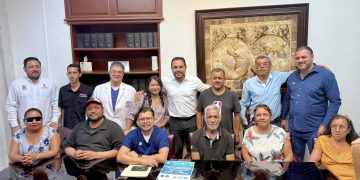 ALCALDE DE LOS CABOS HIZO ENTREGA DE APOYOS ECONÓMICOS