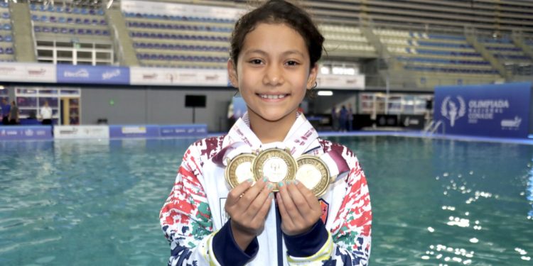 CONQUISTA LA CLAVADISTA CINTHYA MORENO TRES PRESEAS DE ORO PARA BCS