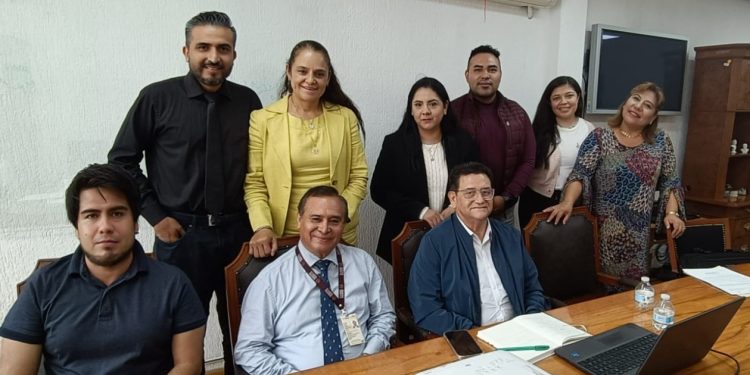 PRESENTA ISSSTE BCS ANTE OFICINAS CENTRALES EL PROGRAMA “ ESCUELAS PARA PADRES”