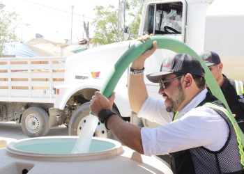 ALCALDE CHRISTIAN AGUNDEZ ENTREGA DE TINACOS PARA FORTALECER EL SUMINISTRO DE AGUA EN ZONAS PRIORITARIAS