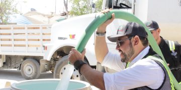 ALCALDE CHRISTIAN AGUNDEZ ENTREGA DE TINACOS PARA FORTALECER EL SUMINISTRO DE AGUA EN ZONAS PRIORITARIAS