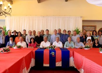EGRESADAS Y EGRESADOS FUNDADORES SE SUMAN A  LOS PREPARATIVOS DEL 50 ANIVERSARIO DE LA UABCS