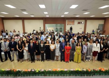 LA UABCS ENTREGA MÁS DE 250 TÍTULOS Y GRADOS  ACADÉMICOS EN CEREMONIA OFICIAL