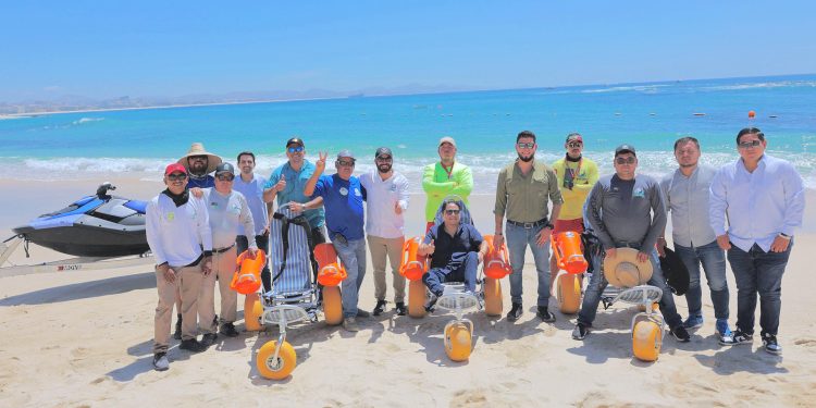 CUENTAN PLAYAS DE LOS CABOS CON SILLAS ANFIBIAS PARA PERSONAS CON DISCAPACIDAD