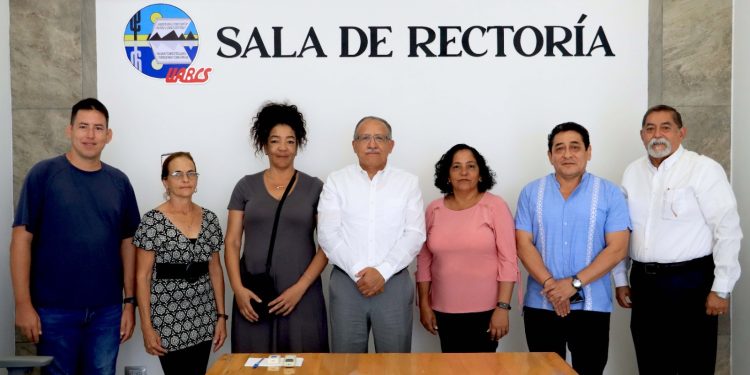 DELEGACIÓN CUBANA VISITA LA UABCS PARA ESTABLECER COLABORACIÓN EN TEMAS AGROPECUARIOS Y ADAPTACIÓN A LA SEQUÍA