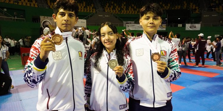 DA KARATE CINCO MEDALLAS A BCS; UNA DE PLATA Y CUATRO DE BRONCE