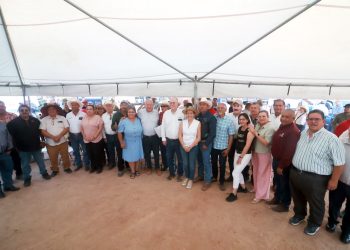 GOBERNADOR VÍCTOR CASTRO ENTREGA APOYOS PARA EL CAMPO A PRODUCTORES DE BCS