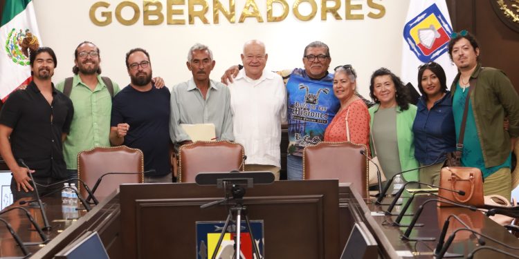 ATIENDE GOBERNADOR VÍCTOR CASTRO NECESIDADES SOCIALES DE HABITANTES DE TODOS SANTOS