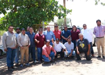 GOBERNADOR VCC SE REÚNE CON TRABAJADORES DE MAQUINARIA PESADA DE LA JUNTA ESTATAL DE CAMINOS
