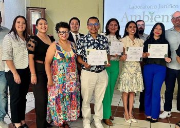 ESTUDIANTES DE LA UABCS PARTICIPAN EN LABORATORIO JURÍDICO AMBIENTAL