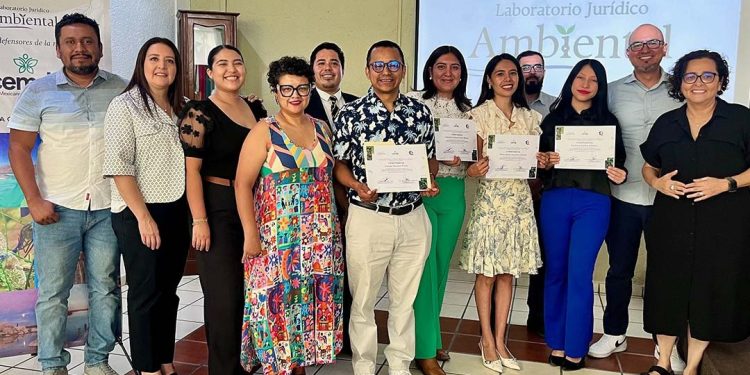 ESTUDIANTES DE LA UABCS PARTICIPAN EN LABORATORIO JURÍDICO AMBIENTAL