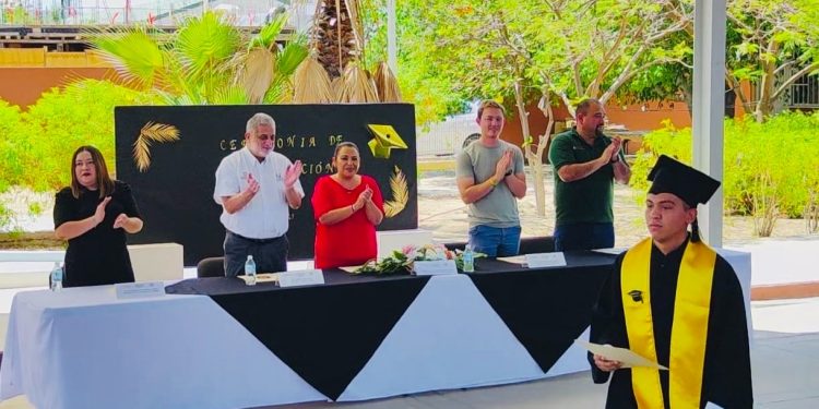 INICIAN TRABAJOS DE RECONSTRUCCIÓN DE UNA VIALIDAD Y UNA ESCUELA EN SANTA ROSALIA