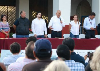 VÍCTOR CASTRO COSIÓ REITERA EL COMPROMISO DE GOBERNAR CON EL PUEBLO EN ENCUENTRO CIUDADANO EN TODOS SANTOS