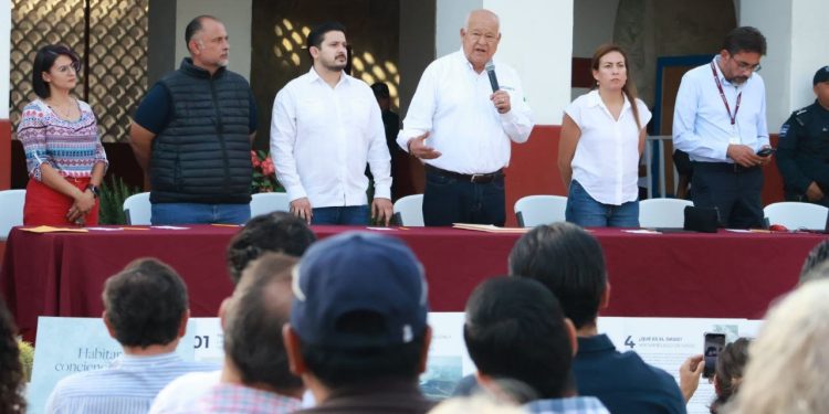 VÍCTOR CASTRO COSIÓ REITERA EL COMPROMISO DE GOBERNAR CON EL PUEBLO EN ENCUENTRO CIUDADANO EN TODOS SANTOS