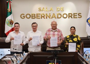 FIRMA GOBERNADOR VCC CONVENIO PARA GARANTIZAR EL DERECHO AGRARIO DE LAS MUJERES RURALES EN BCS