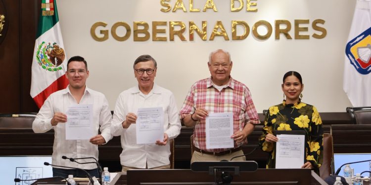 FIRMA GOBERNADOR VCC CONVENIO PARA GARANTIZAR EL DERECHO AGRARIO DE LAS MUJERES RURALES EN BCS