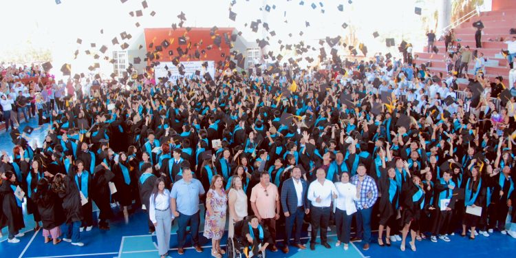    ENCABEZA ALCALDE CHRISTIAN AGÚNDEZ CEREMONIA DE CLAUSURA DEL CETMAR NO. 31 EN CABO SAN LUCAS