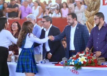CLAUSURA ALCALDE CHRISTIAN AGÚNDEZ CICLO ESCOLAR EN ESCUELA SECUNDARIA TÉCNICA NO. 16 EN CABO SAN LUCAS