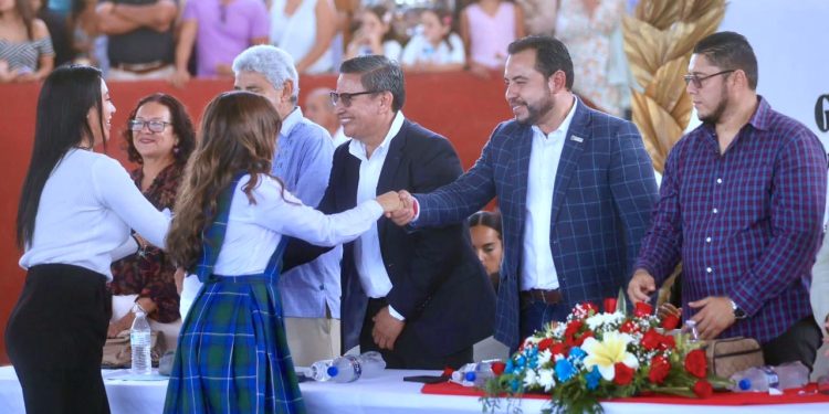 CLAUSURA ALCALDE CHRISTIAN AGÚNDEZ CICLO ESCOLAR EN ESCUELA SECUNDARIA TÉCNICA NO. 16 EN CABO SAN LUCAS