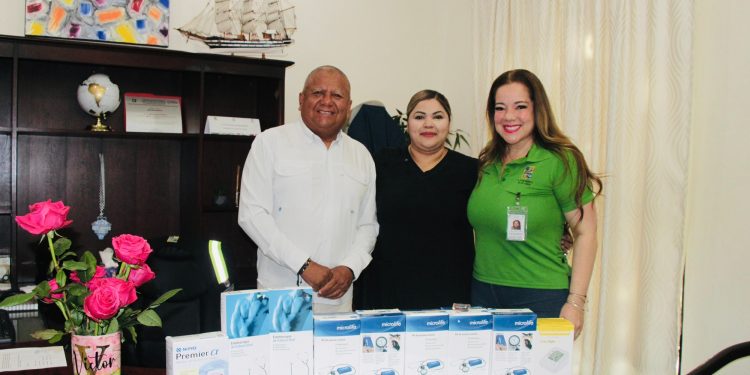 ENTREGÓ DELEGACIÓN DE CABO SAN LUCAS EQUIPO MÉDICO AL HOSPITAL GENERAL EN APOYO A SU LABOR ASISTENCIAL