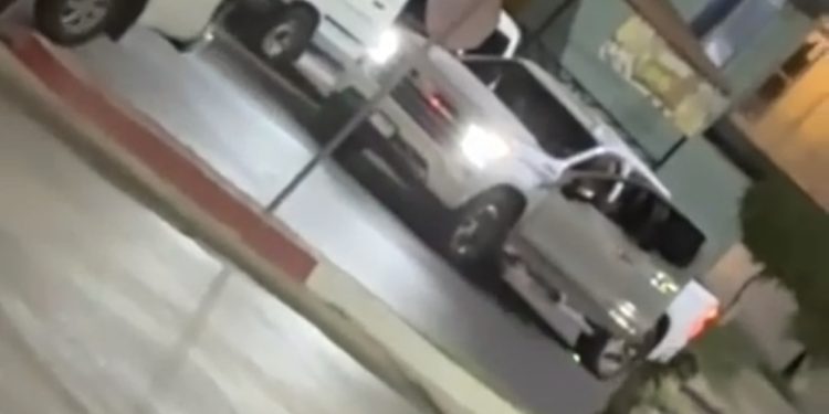 SE ASEGURARON 2 ARMAS DE FUEGO Y 2 VEHÍCULOS EN CIUDAD CONSTITUCIÓN EN ATAQUE A ELEMENTOS DE LA SEDENA QUE REPELIERON Y RESULTÓ UN AGRESOR SIN VIDA Y DOS MUJERES LESIONADAS POR DISPARO DE ARMA DE FUEGO