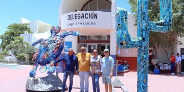 ESCULTURAS RECICLADAS EMBELLECEN LA ENTRADA DEL EDIFICIO DELEGACIONAL EN CABO SAN LUCAS