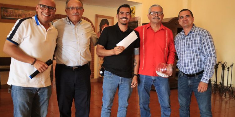 CELEBRAN EN LA UABCS EL DÍA DEL TRABAJADOR ADMINISTRATIVO