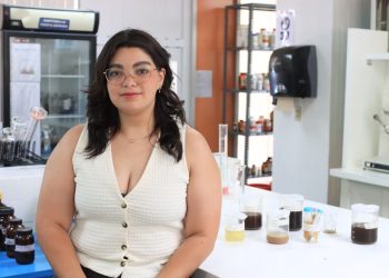 ESTUDIANTE DE LA UABCS TRABAJA EN PROYECTO PARA EXTRAER COLÁGENO DE PESCADO CON FINES MÉDICOS
