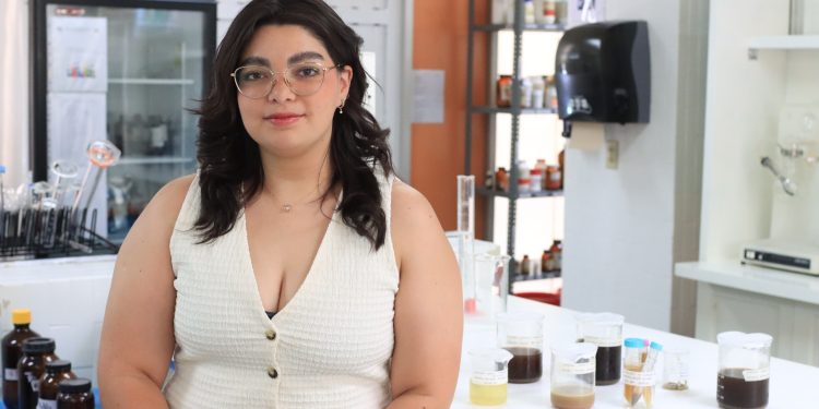 ESTUDIANTE DE LA UABCS TRABAJA EN PROYECTO PARA EXTRAER COLÁGENO DE PESCADO CON FINES MÉDICOS