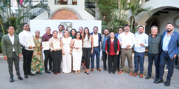 ENTREGAN NOMBRAMIENTOS A TITULARES DE SEIS DIRECCIONES DEL XV AYUNTAMIENTO DE LOS CABOS