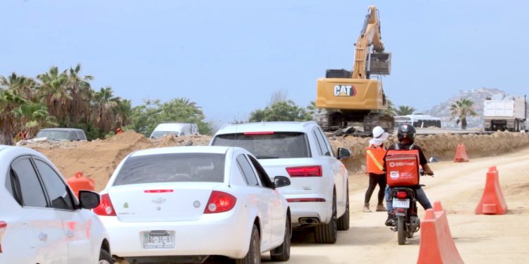 REALIZAN REMOCIÓN DE CARPETA ASFÁLTICA Y SE HABILITA VÍA ALTERNA POR TRABAJOS EN LA GLORIETA FONATUR