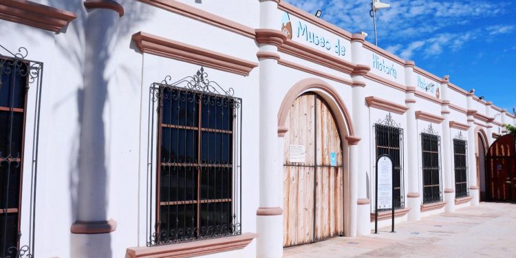 ATIENDE AYUNTAMIENTO DE LOS CABOS NECESIDADES PRIORITARIAS EN LA COLONIA LA BALLENA