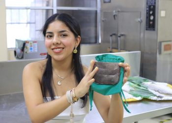 ESTUDIANTE DE LA UABCS IMPULSA PROYECTO PARA REUTILIZAR PIELES DE PESCADO Y GENERAR PRODUCTOS SOSTENIBLES