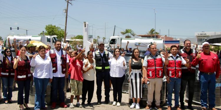 ENCABEZA ALCALDE CHRISTIAN AGÚNDEZ ENTREGA DE 100 TINACOS A FAMILIAS DE CABO SAN LUCAS