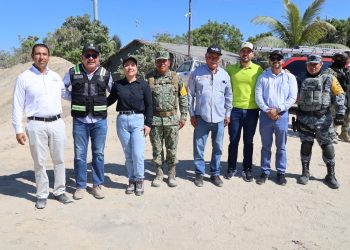 ENCABEZA ALCALDE CHRISTIAN AGÚNDEZ ENTREGA DE 100 TINACOS A FAMILIAS DE CABO SAN LUCAS