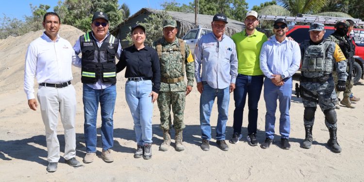 ENCABEZA ALCALDE CHRISTIAN AGÚNDEZ ENTREGA DE 100 TINACOS A FAMILIAS DE CABO SAN LUCAS