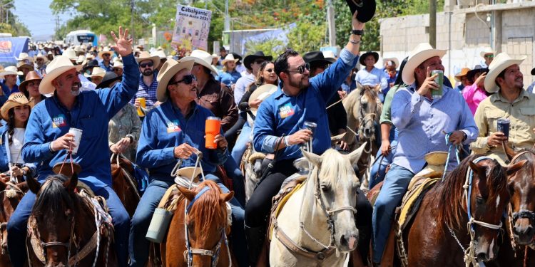CORONAN A TERESA I COMO REYNA DE LOS CABALGANTES DE LAS FIESTAS TRADICIONALES SANTA ANITA 2025