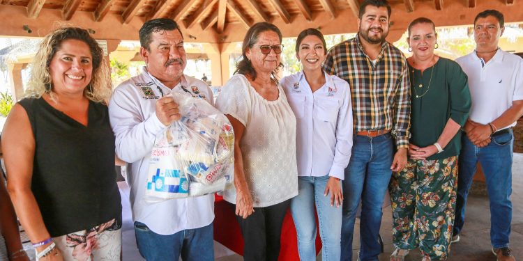 ENTREGA DIF 100 APOYOS ALIMENTARIOS A FAMILIAS DE PESCADORES EN SAN JOSÉ DEL CABO