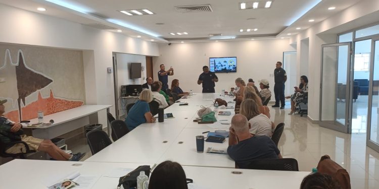 CAPACITAN BOMBEROS DE CSL A PERSONAS EXTRANJERAS EN PREVENCIÓN ANTE TEMPORADA CICLÓNICA