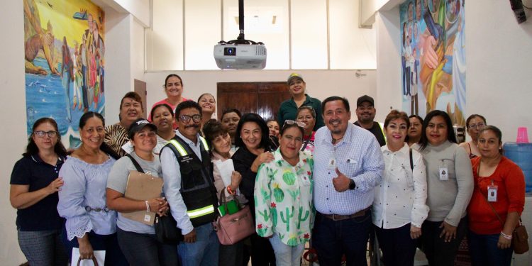 CAPACITAN BOMBEROS DE CSL A PERSONAS EXTRANJERAS EN PREVENCIÓN ANTE TEMPORADA CICLÓNICA