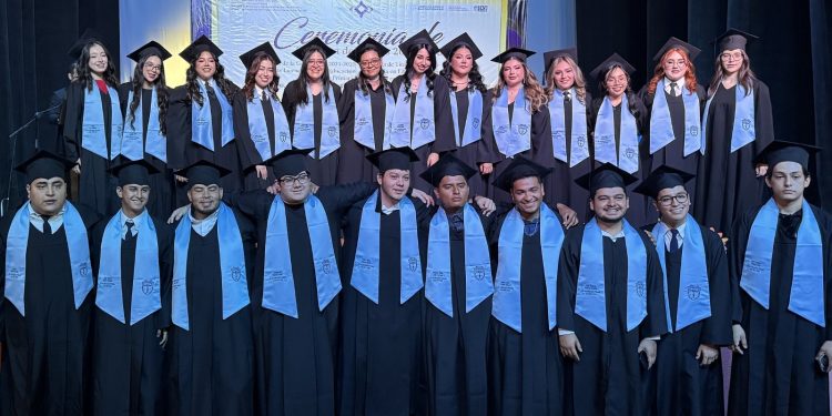 REALIZA SEP ENTREGA DE 270 TÍTULOS  A EGRESADOS NORMALISTAS DE BCS