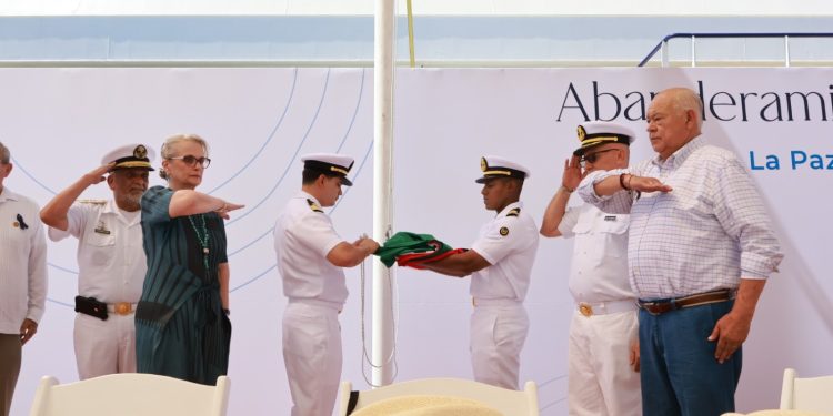 ABANDERA GOBERNADOR VÍCTOR CASTRO EMBARCACIÓN “ CABO STAR” DE BAJA FERRIES