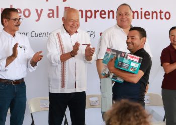 IMPULSA GOBIERNO DE BCS AUTOEMPLEO Y EMPRENDIMIENTO CON ENTREGA DE APOYOS A FAMILIAS PACEÑAS