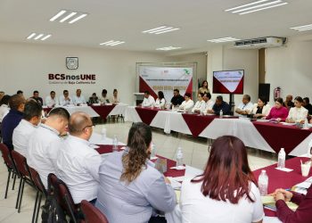 FIRMAN CONVENIO ICATEBCS E IMM PARA FORTALECER EL DESARROLLO DE LAS MUJERES EN LA ENTIDAD