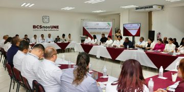 FIRMAN CONVENIO ICATEBCS E IMM PARA FORTALECER EL DESARROLLO DE LAS MUJERES EN LA ENTIDAD