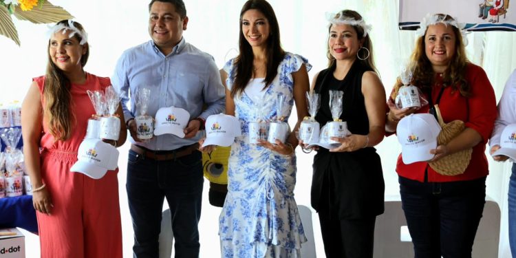    BRINDA DIF LOS CABOS HOMENAJE A LAS PERSONAS ADULTAS MAYORES EN SU DÍA